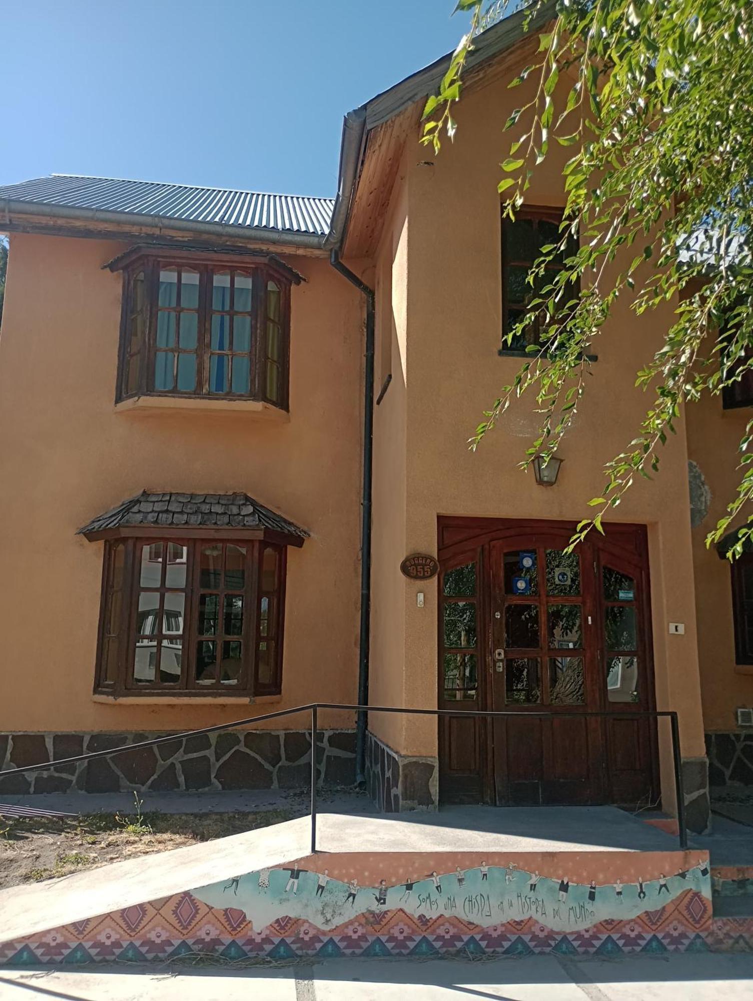 Hostel La Casa De Emma Esquel Exterior foto